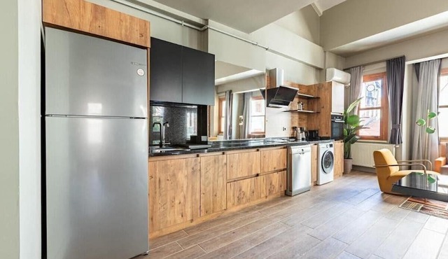 This apartment is a 1 bedroom(s), 2 bathrooms, located in Fatih, İstanbul. in Fatih