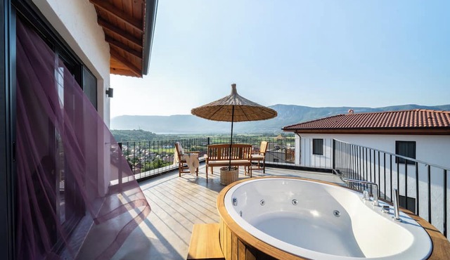 Kikonia Art & Suites in Ula