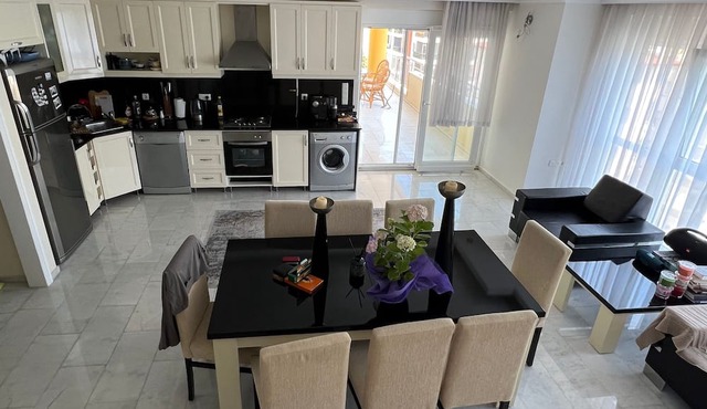 Spacious 2-story penthouse with 2 terraces, views of the sea and mountains. in Mahmutlar