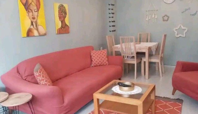 Karşıyaka merkezde sahilin bir alt sokagında rahat huzurlu şirin bir evim in Izmir