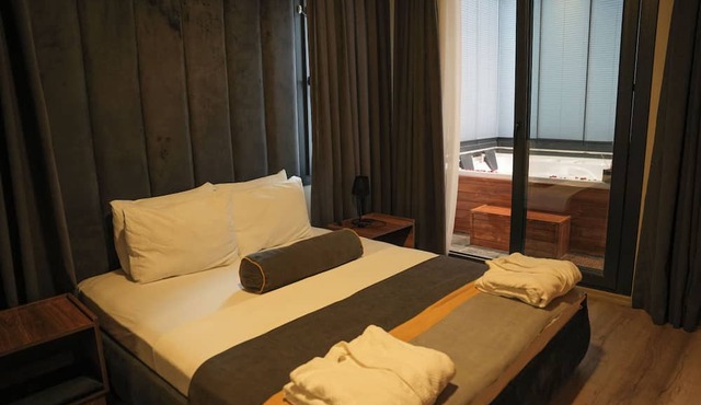 LIMONOTTO SUIT OTEL in Mersin