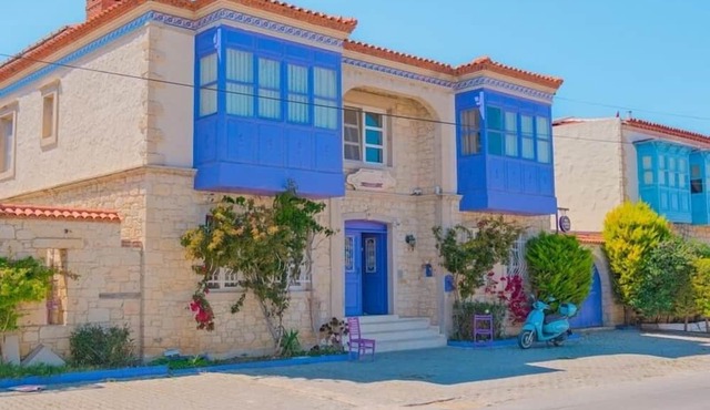 Mor Salkım Konağı in Cesme