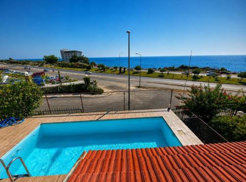 Seafront 3 bedrooms, 1 living room, private pool in Alanya in Alanya