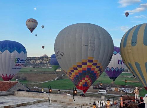 Süleyman Cappadocia - Hot Air Balloon View in Göreme
