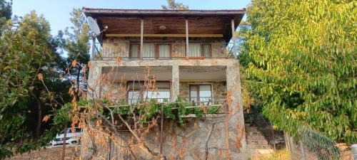 Authentic Stone Chalet and Orchard in the Forest in İzmir