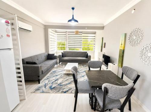 Villa with pool, 2 km to Lara Beach in Altınkum