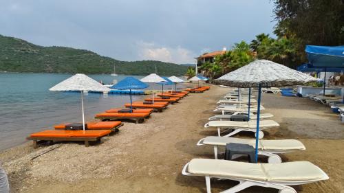 Bodrum Bosphorus Beachfront Villa for 9 people in Bogazici