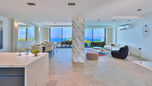 Villa Infinity Sky - Private Pool - Panoramic Sea View in Kaş