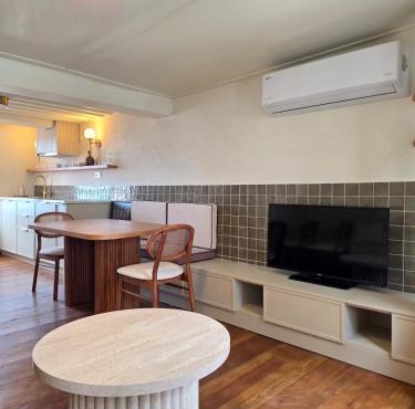 Historic Greek House with Sea View Balcony in Ayvalık
