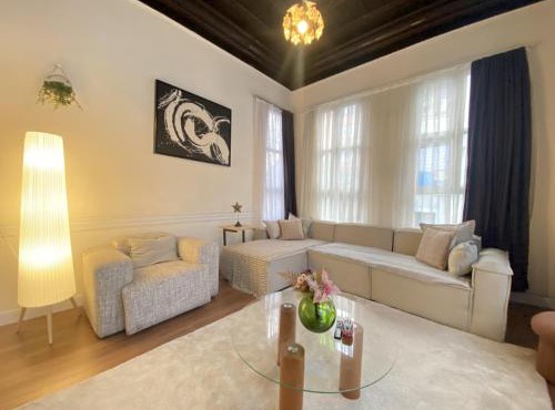 Charming Historic Balat House 2 Floors 5 BR in Istanbul