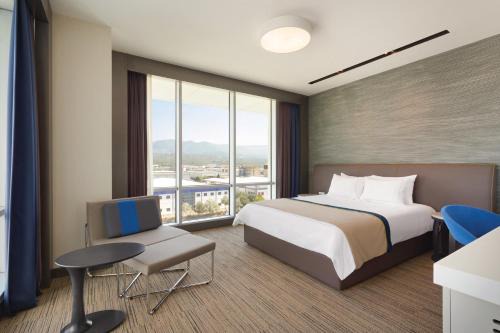 Ramada Hotel & Suites by Wyndham Izmir Kemalpasa in Kemalpaşa