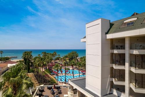 Trendy Palm Beach Adults Only in Side