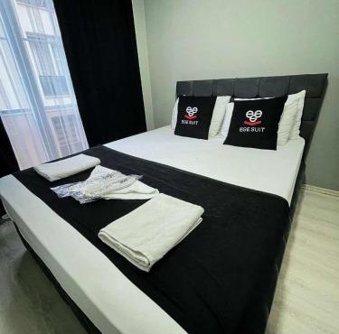 Ege Suit in Izmir