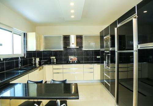 Hot tub-Fireplace-Pets-Sleeps 11-Bbq-Pool-Parking in Dalyan